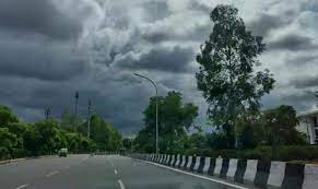 राजधानी रायपुर समेत अन्य जिलों में मौसम बिगड़ा, आंधी तूफान के साथ अलर्ट जारी...