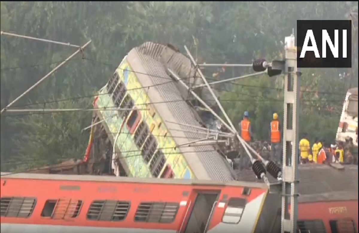 बालासोर ट्रेन हादसे में अब तक 233 लोगों की मौत, और 900 से ज्यादा यात्री घायल हुए, यात्रि ने बताई भीषण हादसे की पूरी कहानी.