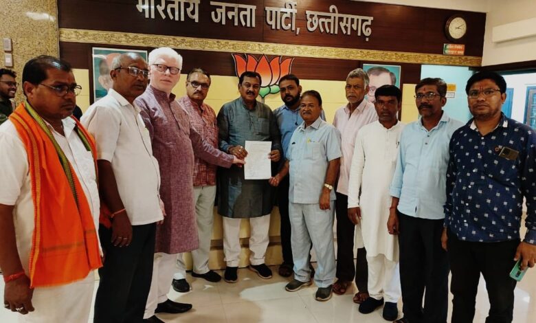 A delegation of BJP Arang met the coordinator of the manifesto committee