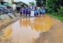 Raipur: स्कूली बच्चों ने मुख्यमंत्री से की अपील अछोली से भोरिंग पहुंच मार्ग बनवाएं...