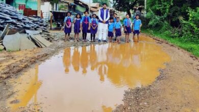 Raipur: स्कूली बच्चों ने मुख्यमंत्री से की अपील अछोली से भोरिंग पहुंच मार्ग बनवाएं...