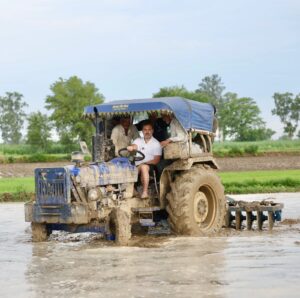 early-morning-suddenly-farmers