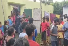 Chhattisgarh: छेड़खानी से तंग आकर छात्रा ने की खुदकुशी, गुस्साए स्थानीय लोगों ने शव के साथ किया सड़क जाम...