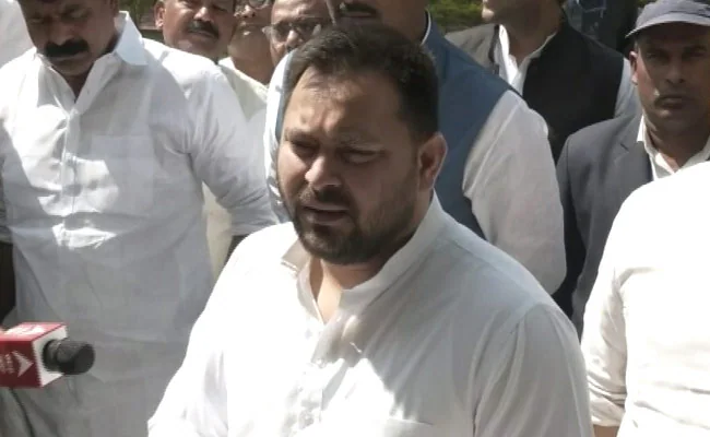 BIG NEWS: CBI की बड़ी कार्रवाई, लैंड फॉर जॉब घोटाले में लालू प्रसाद के बेटे तेजस्वी का भी नाम...