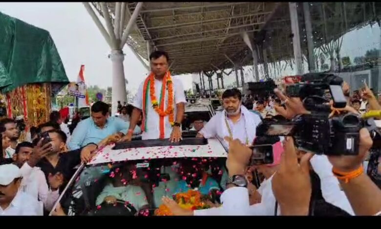 pcc-chief-deepak-bai-arrived-raipur