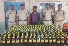 रायपुर पुलिस का नशा के विरूद्ध व्यापक जन जागरूकता अभियान ‘‘हैलो जिंदगी‘‘ के दौरान शराब कोचिया पर कार्यवाही