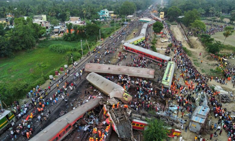 Balasore Train Accident: लापरवाही बरतने के आरोप में रेलवे के 7 कर्मचारियों को किया निलंबित...