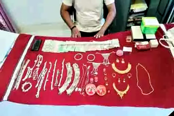 Chhattisgarh: सूने मकान से सोने-चांदी सहित नकदी चुराने वाला आरोपी गिरफ्तार...