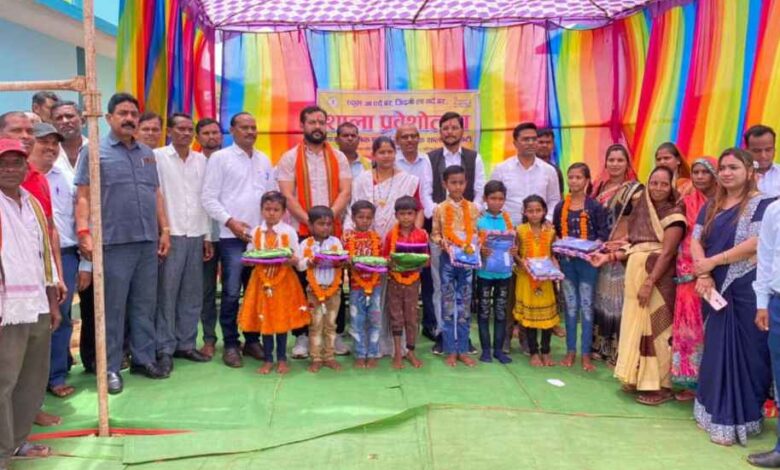 Chhattisgarh: खैरझिटी में हर्षोउल्लास से मनाया गया शाला प्रवेशोत्सव...