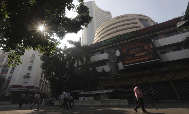 Sensex: शेयर बाजारों में तीन दिन से जारी तेजी थमी, सेंसेक्स 224 अंक गिरा...