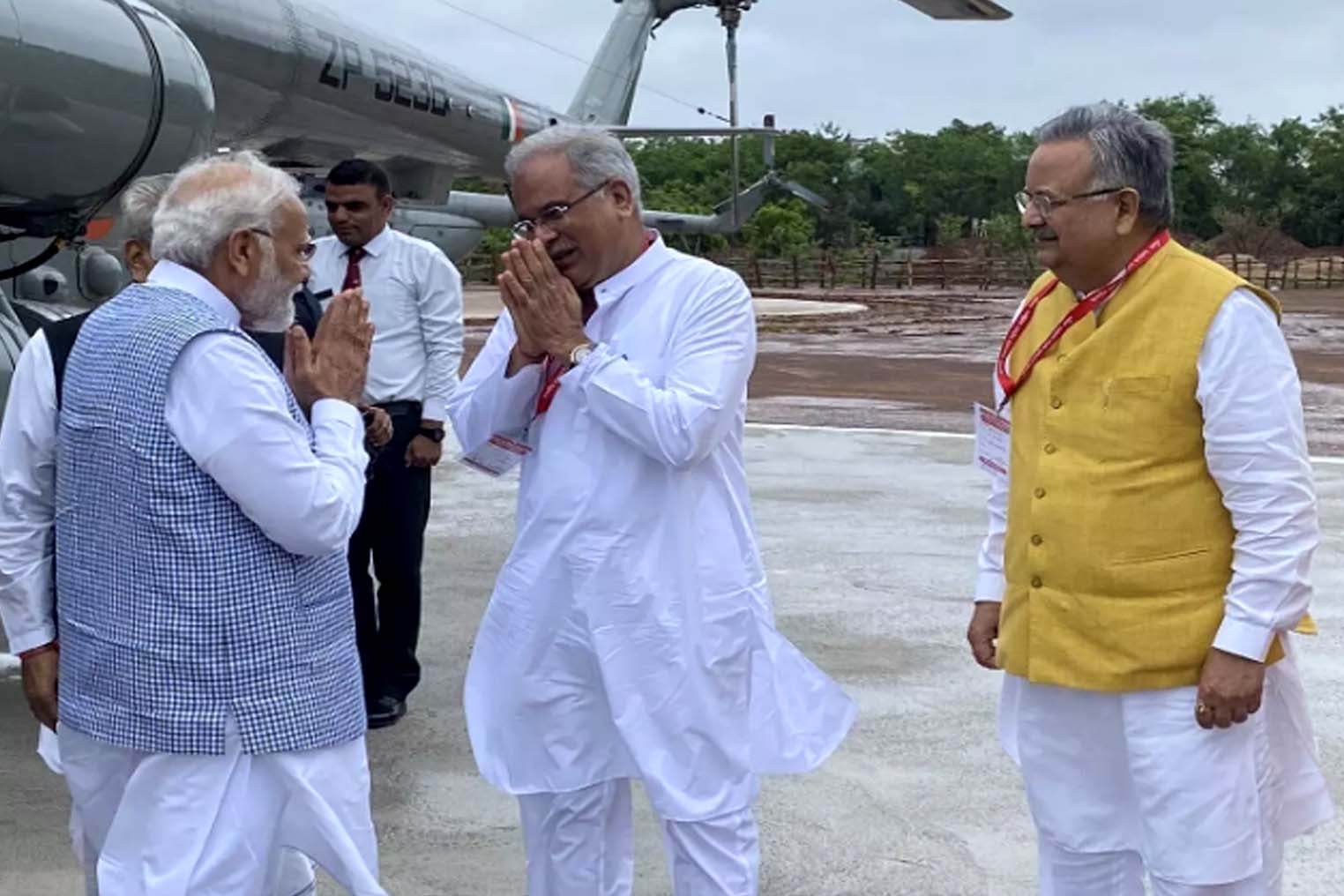 Big News: PM मोदी पहुंचे रायपुर, सीएम भूपेश बघेल ने किया...