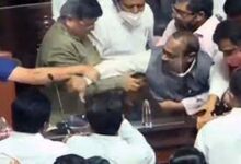 BIG NEWS: कर्नाटक विधानसभा में जोरदार हंगामा, आसन की तरफ फेंके गए कागज़
