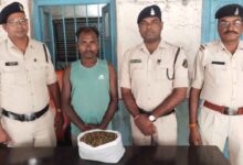 रायपुर पुलिस का नशा के विरूद्ध व्यापक जागरूकता अभियान ‘‘हैलो जिंदगी’’ के दौरान गांजा के साथ आरोपी अजय देवदास को किया गया गिरफ्तार