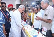 CM cut 150 feet long cake