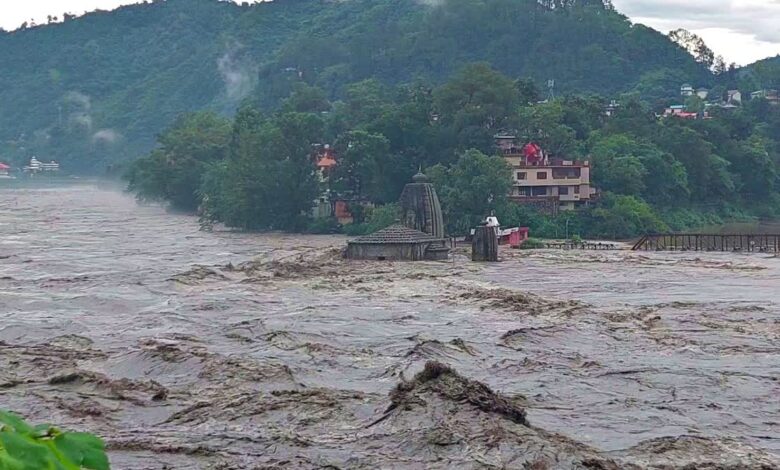 BIG NEWS: हिमाचल प्रदेश में मूसलाधार बारिश का दौर जारी, अब तक 29 लोगों की मौत...