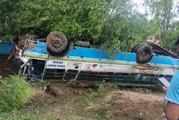 Passenger bus overturns while trying to save Scooty, 12 people injured