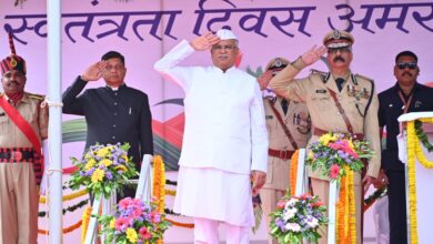 Chief of Chhattisgarh Bhupesh Baghel hoisted the tricolor at the police parade ground, saluted the parade, and gave many important gifts to the people of Chhattisgarh, know everything in one click