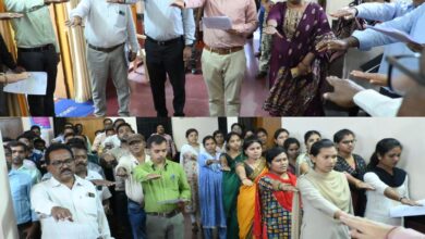 Collector Mr. Chikara administered oath to officers and employees on Sadbhavana Day Government servants took oath to work with goodwill