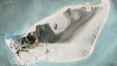 BIG NEWS; दक्षिण चीन सागर के विवादित द्वीप पर हवाई पट्टी का निर्माण करता दिख रहा चीन...
