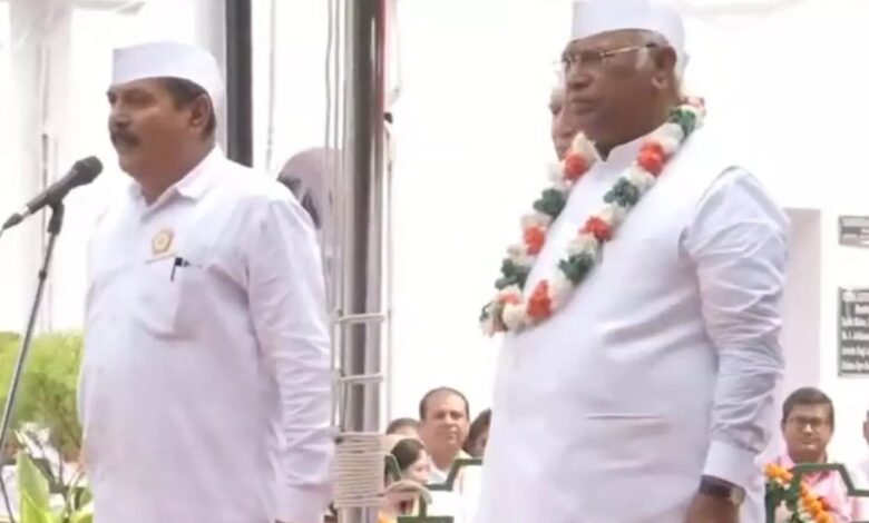 Congress President could not reach the Independence Day program in Delhi's Red Fort Complex, Mallikarjun Kharge told this reason