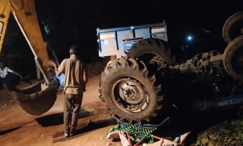 A 17-year-old child died after a tractor engine overturned on the Ghatarani approach road adjacent to Figeshwar police station in Gariaband district.