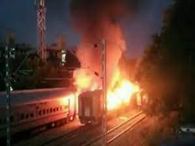 10 people died due to fire inside the train, watch video