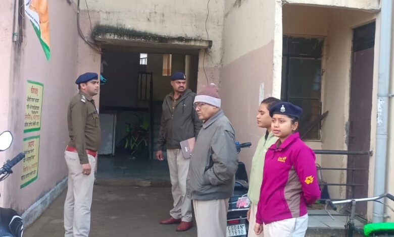 रायपुर स्तिथ बी.एस.यू.पी. कालोनियों एवं अटल आवासों में पड़ी पुलिस की रेड...