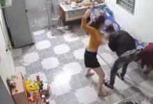 पति पर महिला ने किया हमला, मारे लात घूंसे, देखे वीडियो