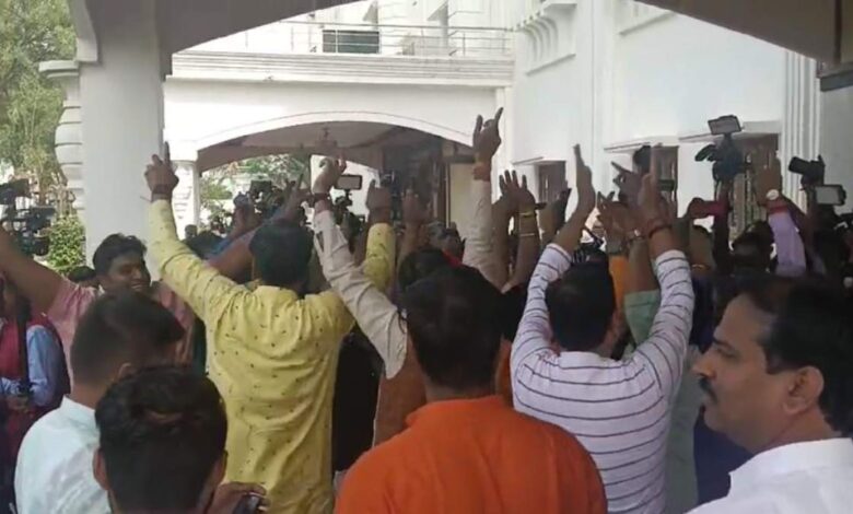 गिनती के आंकड़े में बीजेपी को जबरदस्त बढ़त, भाजपा कार्यालय में जश्न का माहौल, देखे वीडियो
