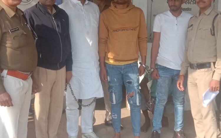 प्रकरण के अन्य फरार आरोपियों की पतासाजी की जा रही है।