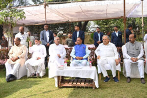  मुख्यमंत्री विष्णु देव साय, पहुंचे पाटन सदन, स्वर्गीय नंदकुमार बघेल पुष्प अर्पित कर दी श्रद्धांजलि