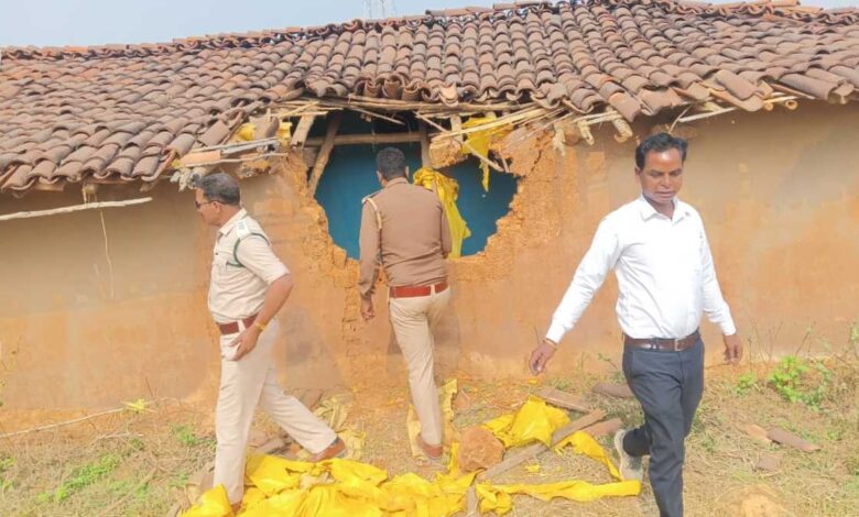 जशपुर जिले में नहीं थम रहे हाथियों का आतंक, 5 गावों के 4 घरों को क्षतिग्रस्त...