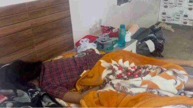 नर्सिंग की छात्रा का बंद कमरे में मिला लाश,पड़ोसियों ने लाश की दुर्गन्द से पुलिस को दी जानकारी