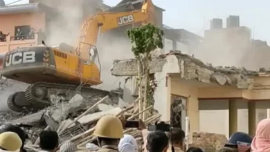 25 वर्षों मुस्लिम परिवार के कब्जे पर निर्माणाधीन मकान को बुलडोजर से तोड़ा गया....