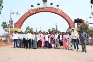 नक्सल प्रभावित क्षेत्र से पहली बार रायपुर आए लोग, पुरखौती मुक्तांगन का किया भ्रमण...