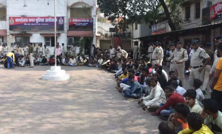 पुलिस कंट्रोल रूम सिविल लाइन में, 300 से ज्यादा वारंटियों का परेड, जबरदस्त एक्शन में रायपुर पुलिस...