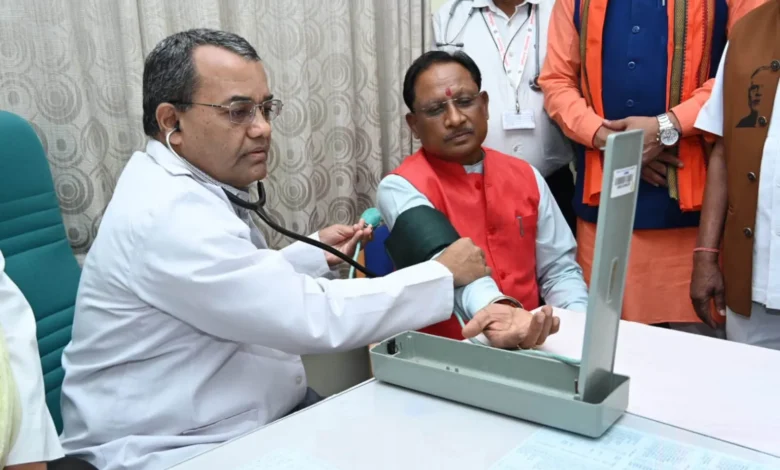 सीएम विष्णुदेव साय ने आज विधानसभा परिसर में स्वास्थ्य परीक्षण करवाया...