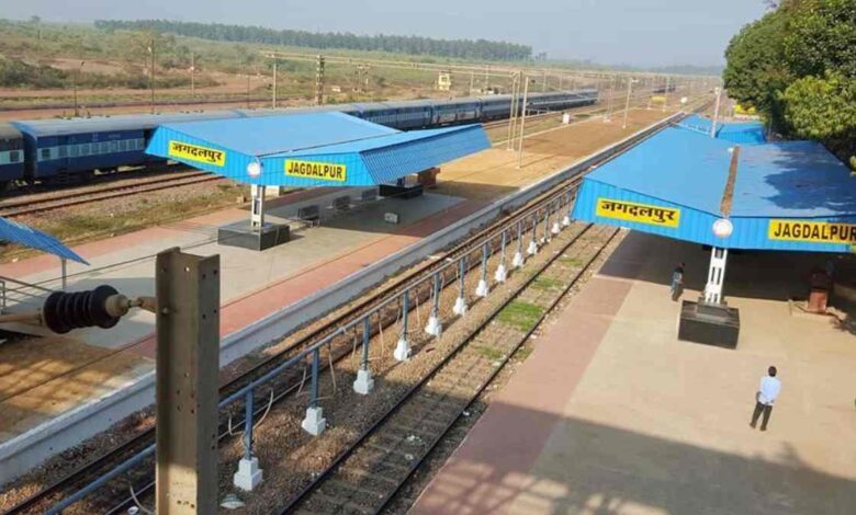 स्टेशनों को आधुनिक बनाने के साथ ही यात्री सुविधाओं का विस्तार करने पर रेलवे का फोकस