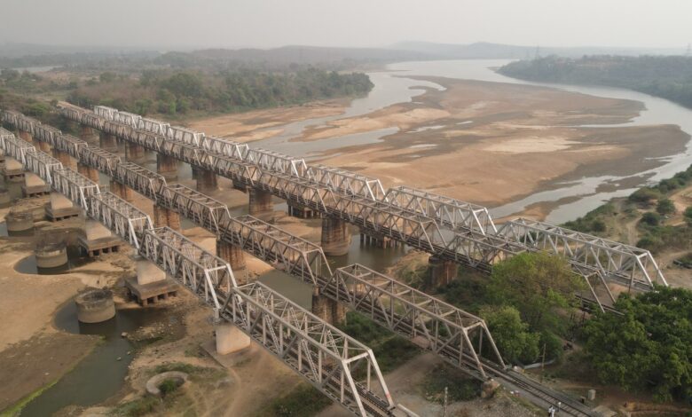 206 किलोमीटर लंबे रेल खंड पर चौथी रेल लाइन का निर्माण जारी, पढ़े खबर...