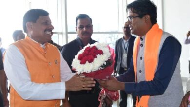 सीएम मोहन यादव पहुंचे रायपुर मंत्री ओपी चौधरी ने किया स्वागत
