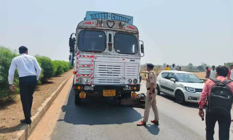 ट्रक ने स्कूटी को मारी ठोकर मौके में 2 लोगों की मौत...