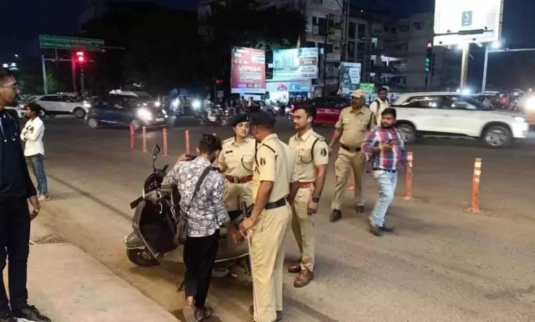 होली त्यौहार को मद्देनजर रखते हुए, रायपुर पुलिस ने चलाया चेकिंग अभियान...