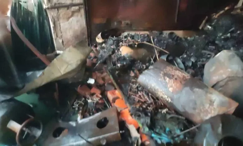 हार्डवेयर की दुकान में आग लगने से 40 लाख का सामान जलकर खाक, आग लगते ही हुआ सिलेंडर ब्लास्ट...