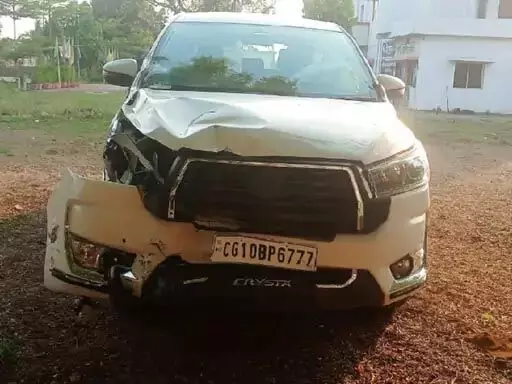 INNOVA कार ने 100 की स्पीड से बाइक सवार को मरी जोरदार टक्कर, दर्दनाक मौत...