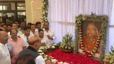 बृजमोहन अग्रवाल के निवास पहुंचे भारत के रक्षा मंत्री राजनाथ सिंह, स्वर्गीय माता को दी श्रद्धांजलि...