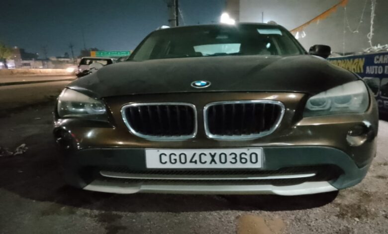 CG NEWS: नेशनल हाईवे के किनारे खड़ी BMW कार में शख्श की लाश, इलाके में फैली सनसनी, पढ़े पूरी खबर