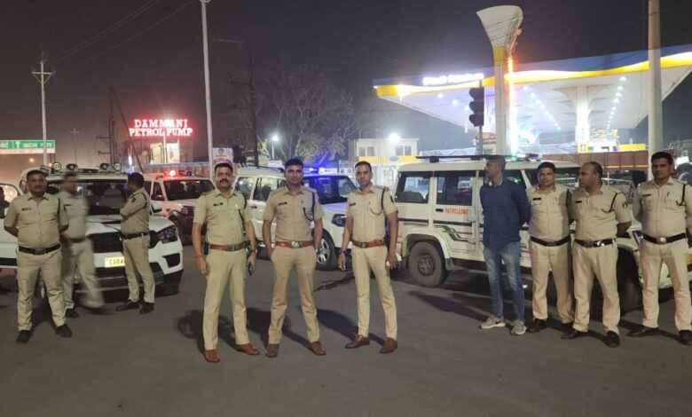 होली त्यौहार में क़ानून व्यवस्था बनाये रखने के लिए रायपुर पुलिस ने किया पैदल मार्च
