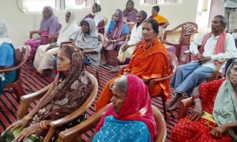 मतदाता जागरूकता अभियान के तहत वरिष्ठ नागरिकों को किया गया सम्मान...