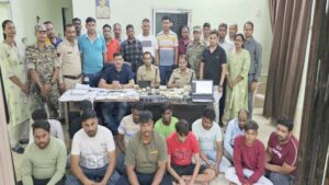 12 सट्टोरियों को पुलिस ने किया गिरफ्तार, 13 लाख से ज्यादा का कैश जब्त...