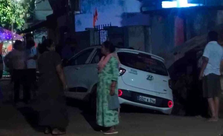 CG NEWS: जगदलपुर में कार जमीन में धसने से मचा हड़कंप, घर छोड़ लोग निकले बहार, पढ़े पूरी खबर...